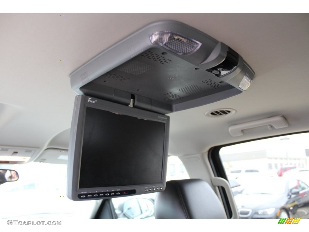 2010 Cadillac Escalade Standard Escalade Model Entertainment System Photos