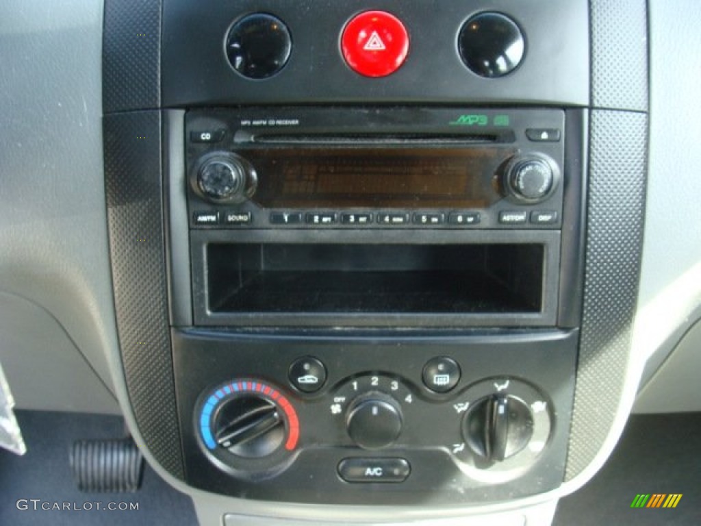 2004 Chevrolet Aveo LS Sedan Controls Photo #79345183