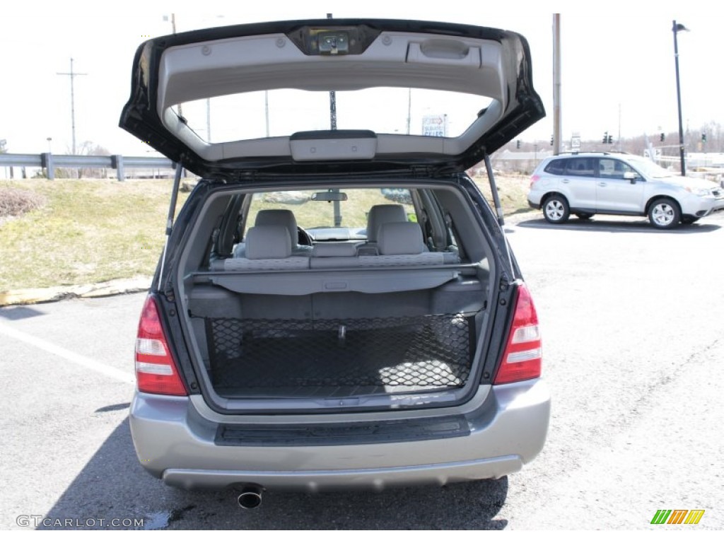 2004 Forester 2.5 XS - Java Black Pearl / Gray photo #8