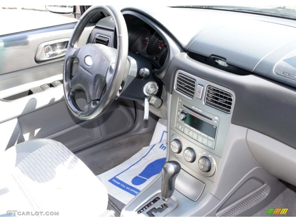2004 Forester 2.5 XS - Java Black Pearl / Gray photo #12