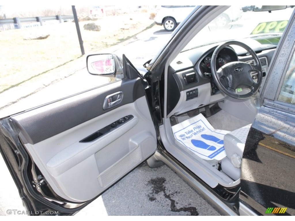 2004 Forester 2.5 XS - Java Black Pearl / Gray photo #21