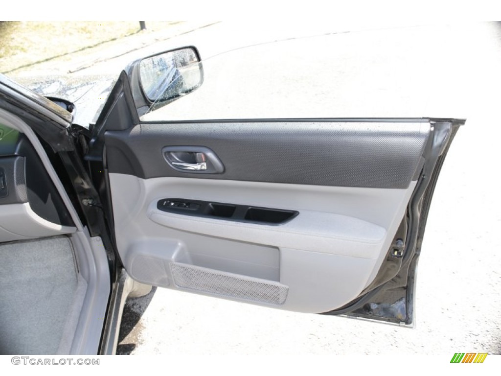 2004 Forester 2.5 XS - Java Black Pearl / Gray photo #22