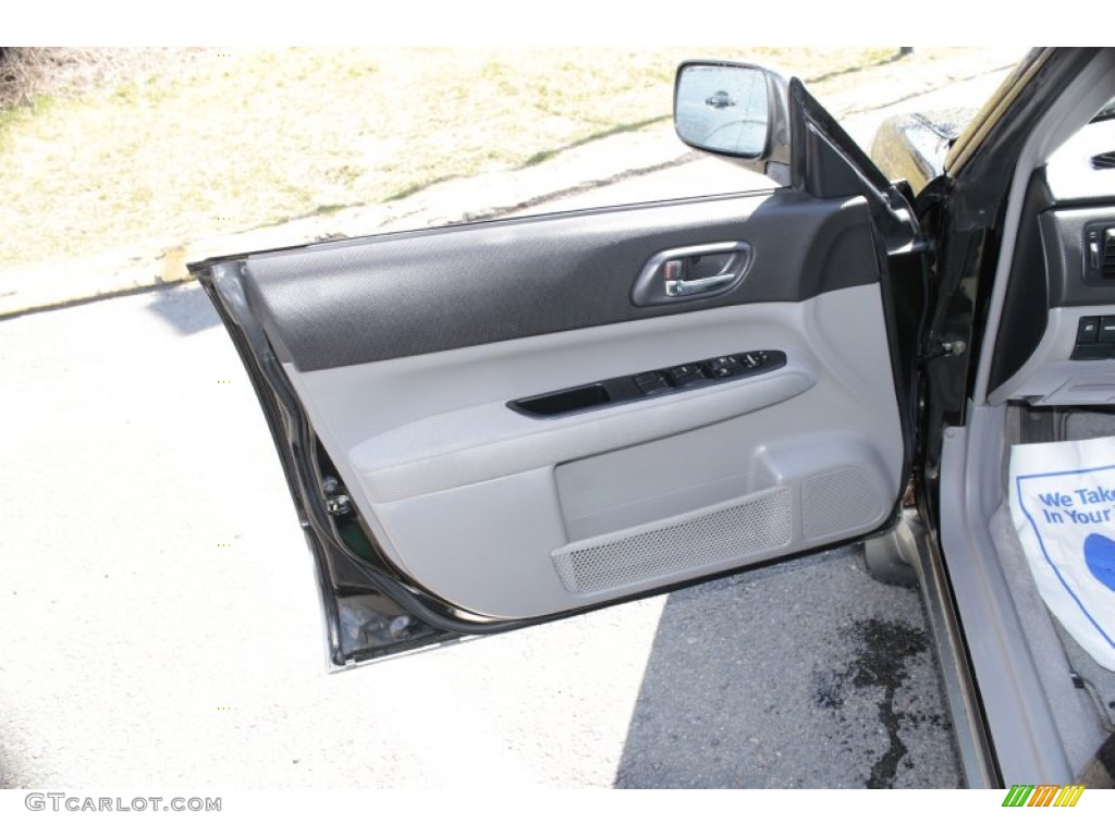 2004 Forester 2.5 XS - Java Black Pearl / Gray photo #24