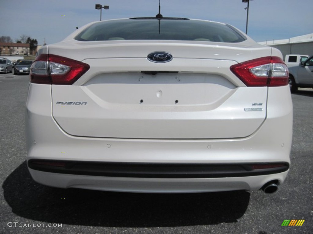 2013 Fusion SE 1.6 EcoBoost - White Platinum Metallic Tri-coat / Dune photo #3