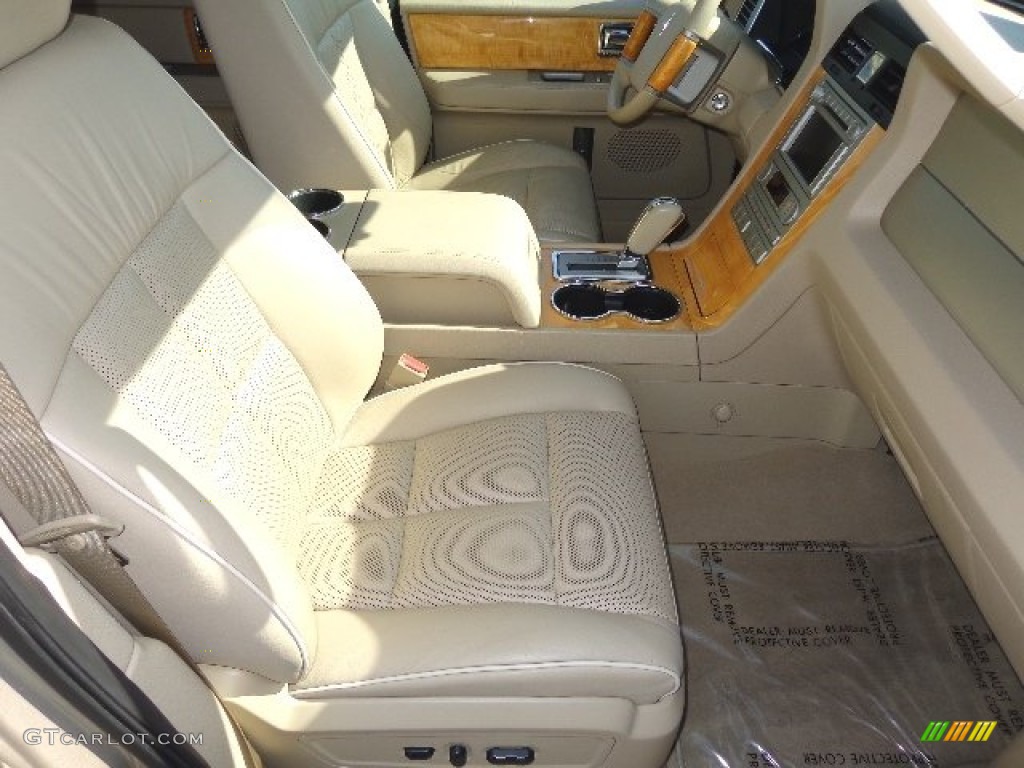 2008 Navigator Luxury - Light French Silk Metallic / Camel/Sand Piping photo #14