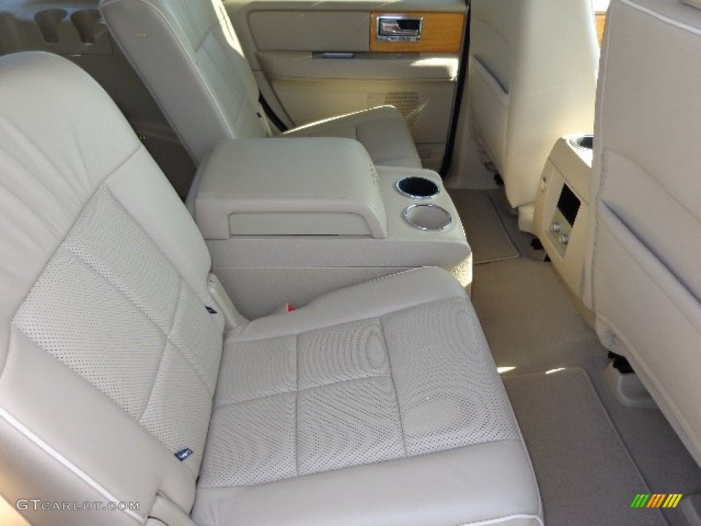 2008 Navigator Luxury - Light French Silk Metallic / Camel/Sand Piping photo #15