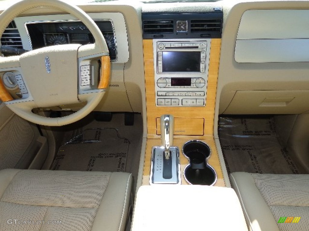 2008 Navigator Luxury - Light French Silk Metallic / Camel/Sand Piping photo #17