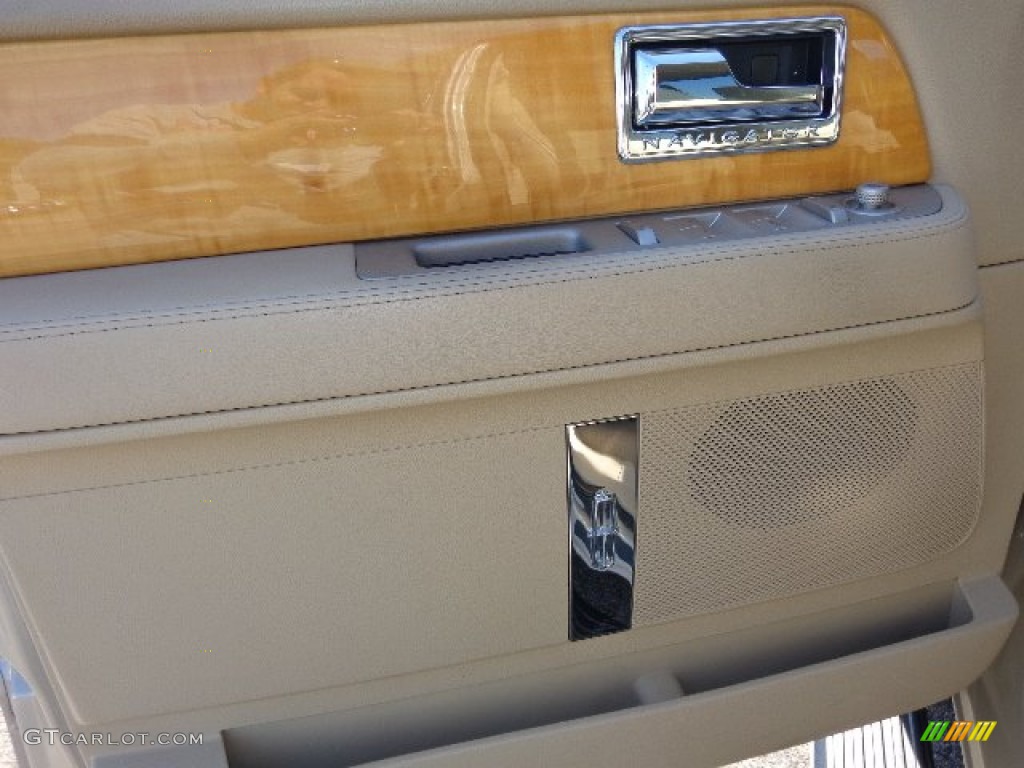 2008 Navigator Luxury - Light French Silk Metallic / Camel/Sand Piping photo #18