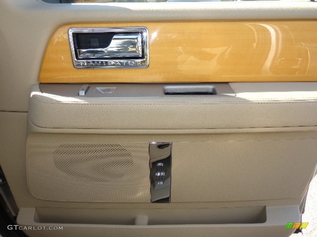 2008 Navigator Luxury - Light French Silk Metallic / Camel/Sand Piping photo #19