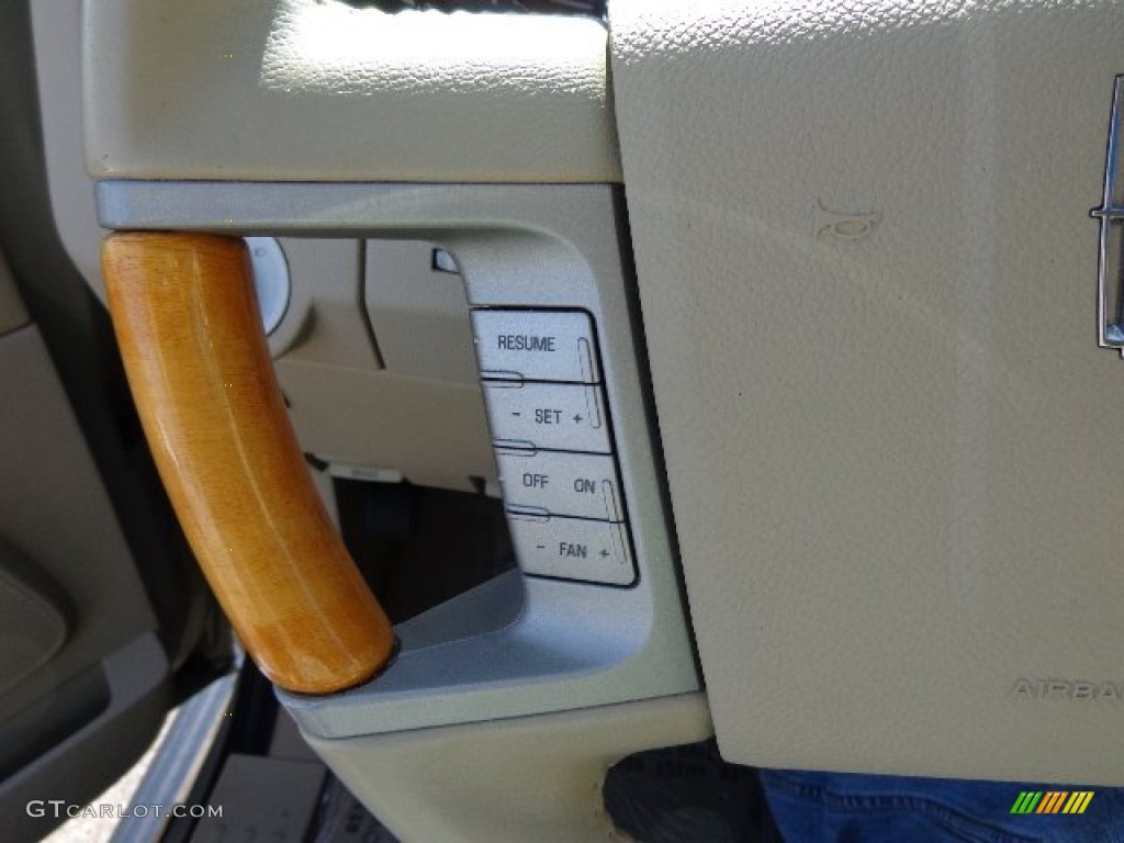 2008 Navigator Luxury - Light French Silk Metallic / Camel/Sand Piping photo #25