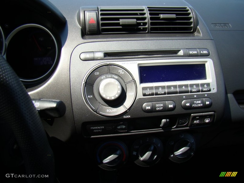 2008 Honda Fit Sport Controls Photos