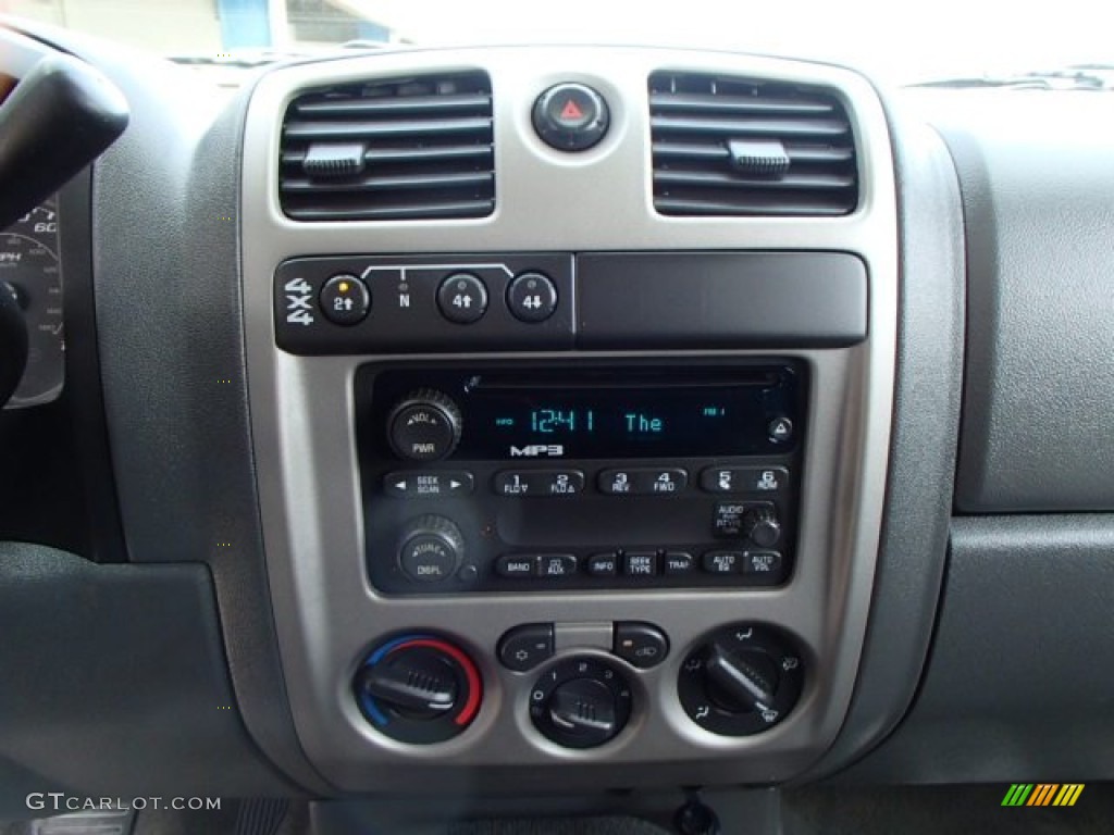 2005 Chevrolet Colorado LS Extended Cab 4x4 Controls Photos