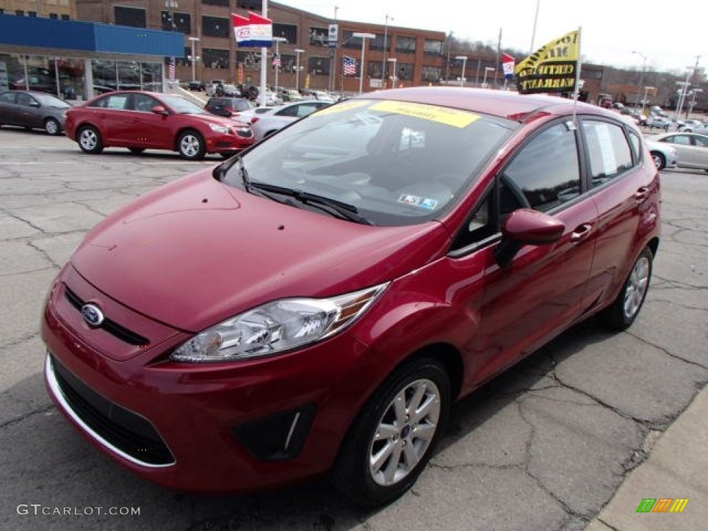 2011 Fiesta SE Hatchback - Bright Magenta Metallic / Charcoal Black/Blue Cloth photo #4