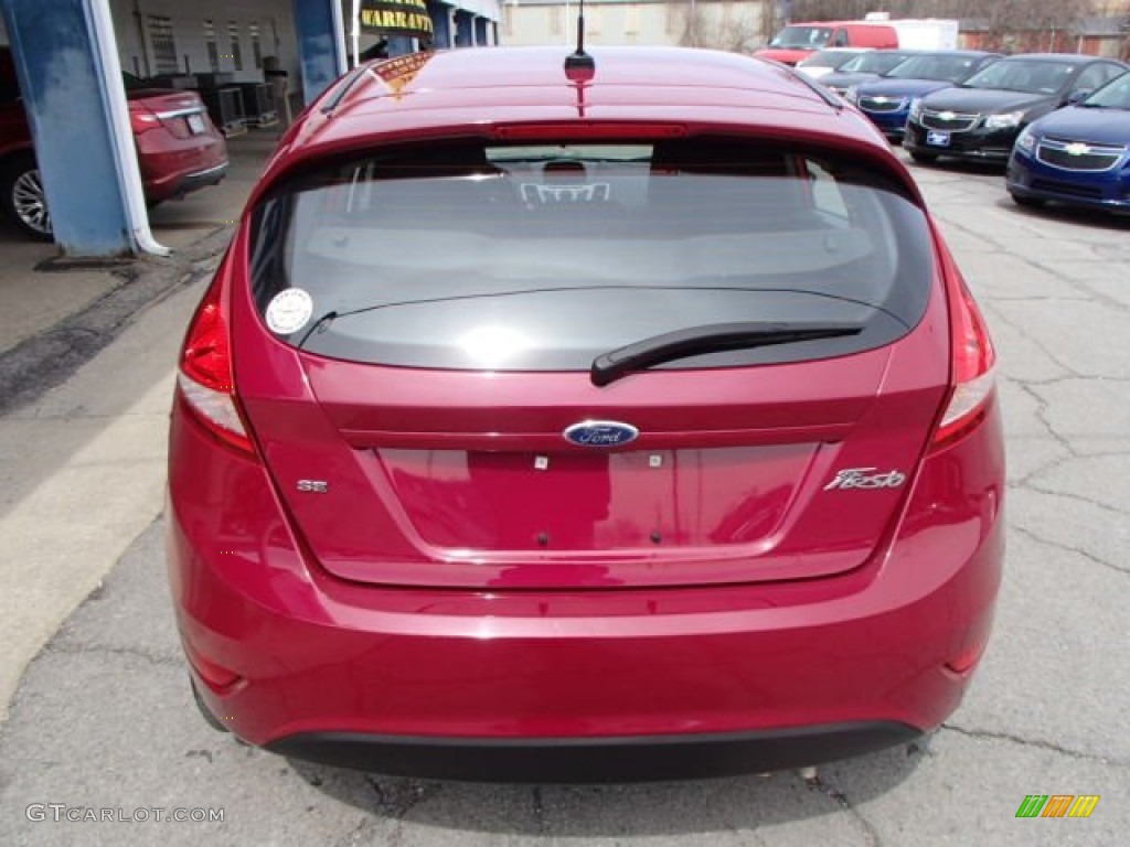 2011 Fiesta SE Hatchback - Bright Magenta Metallic / Charcoal Black/Blue Cloth photo #7