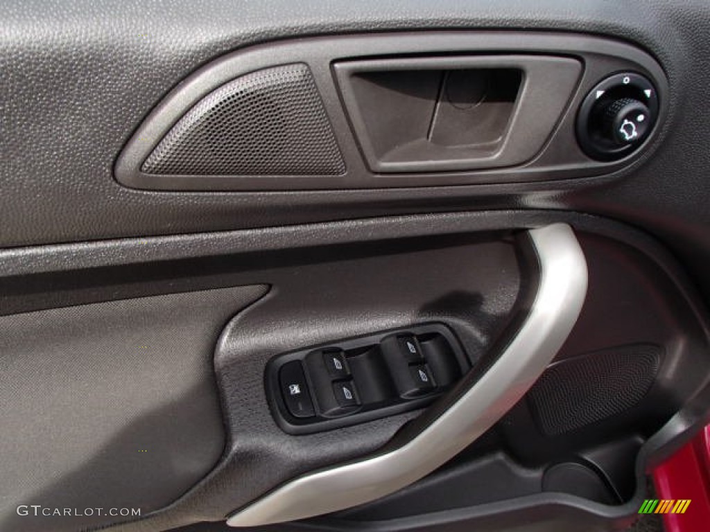 2011 Fiesta SE Hatchback - Bright Magenta Metallic / Charcoal Black/Blue Cloth photo #15