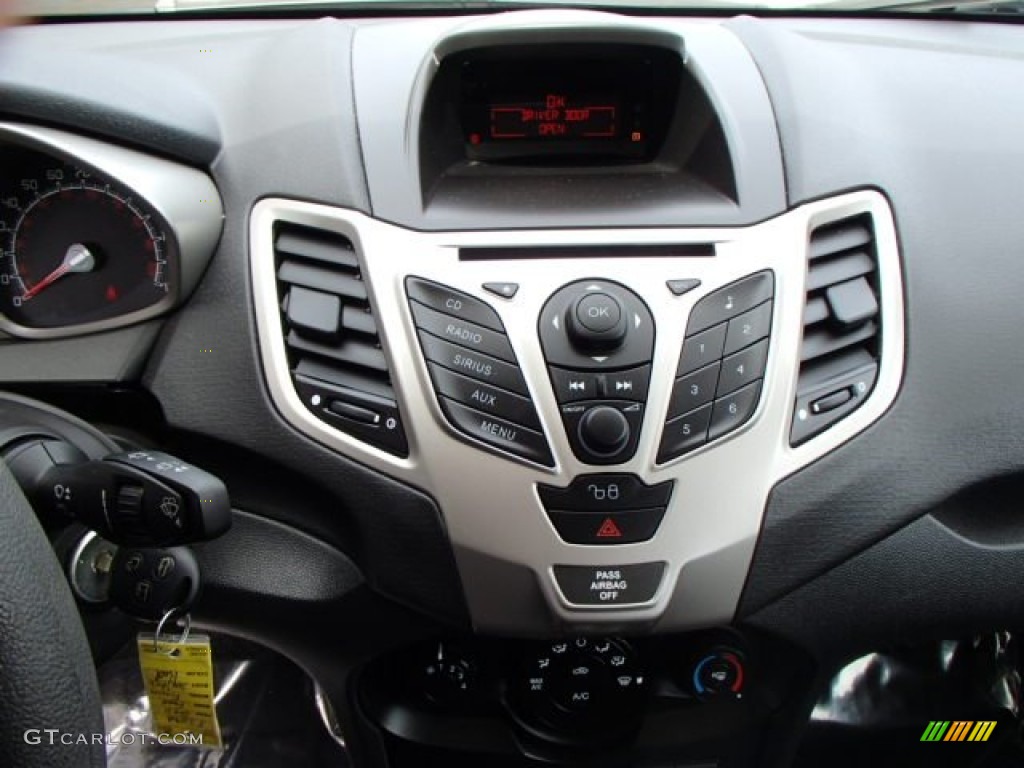 2011 Fiesta SE Hatchback - Bright Magenta Metallic / Charcoal Black/Blue Cloth photo #16