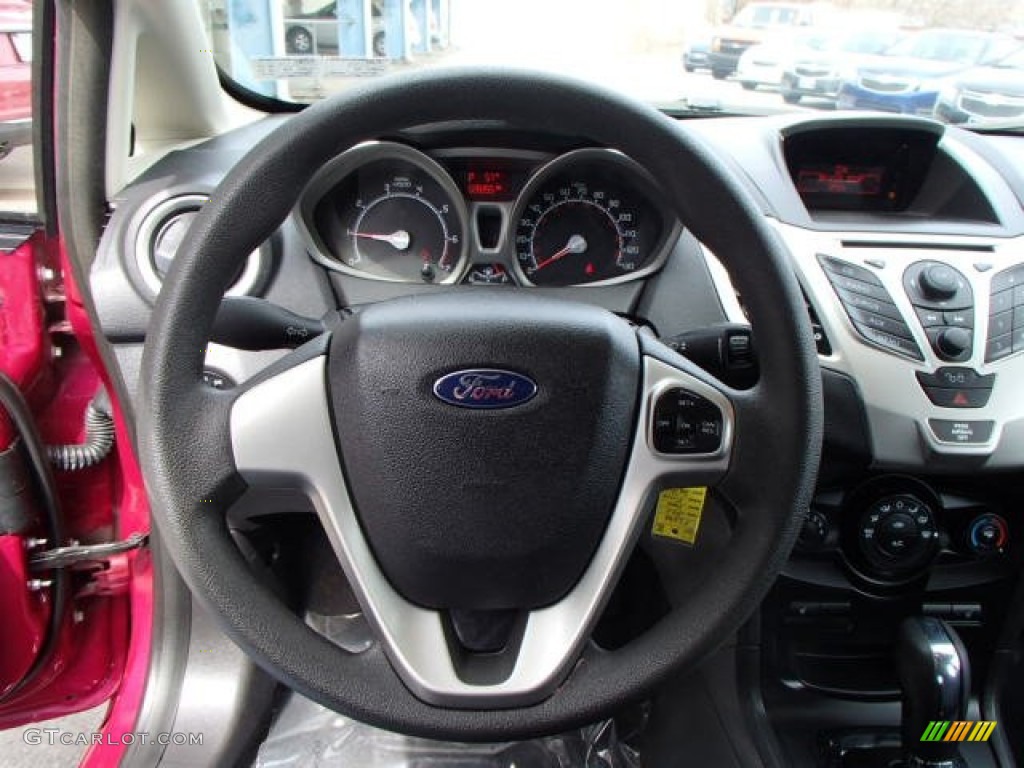 2011 Fiesta SE Hatchback - Bright Magenta Metallic / Charcoal Black/Blue Cloth photo #18