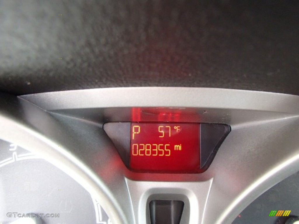 2011 Fiesta SE Hatchback - Bright Magenta Metallic / Charcoal Black/Blue Cloth photo #19
