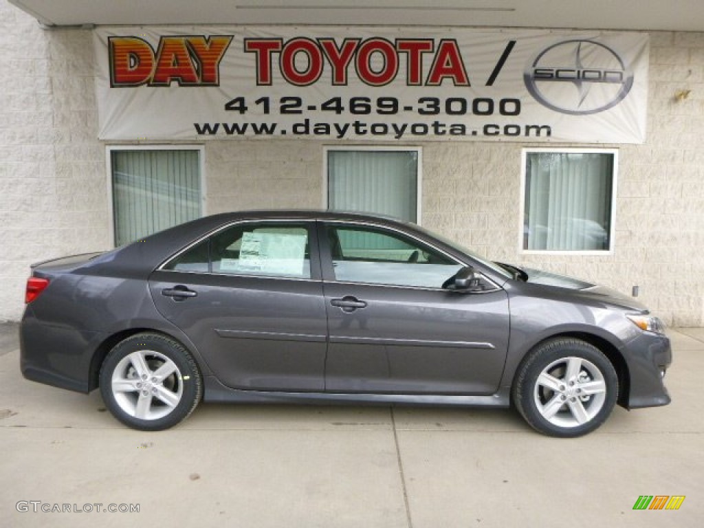 2013 Camry SE - Magnetic Gray Metallic / Black photo #1
