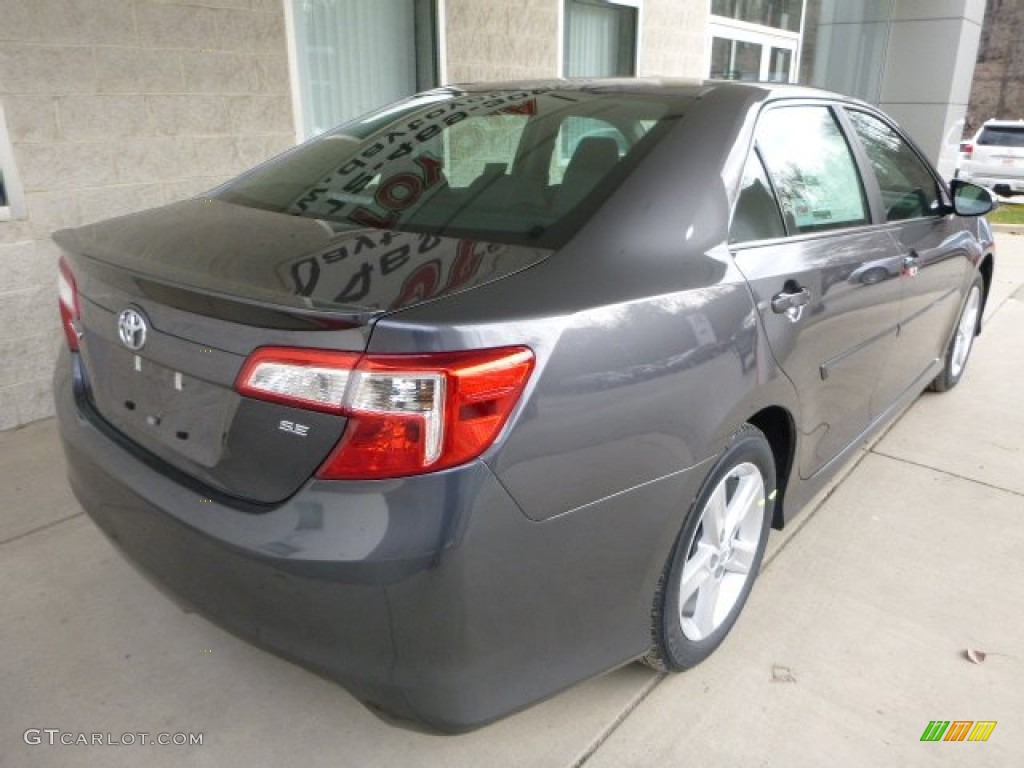2013 Camry SE - Magnetic Gray Metallic / Black photo #2