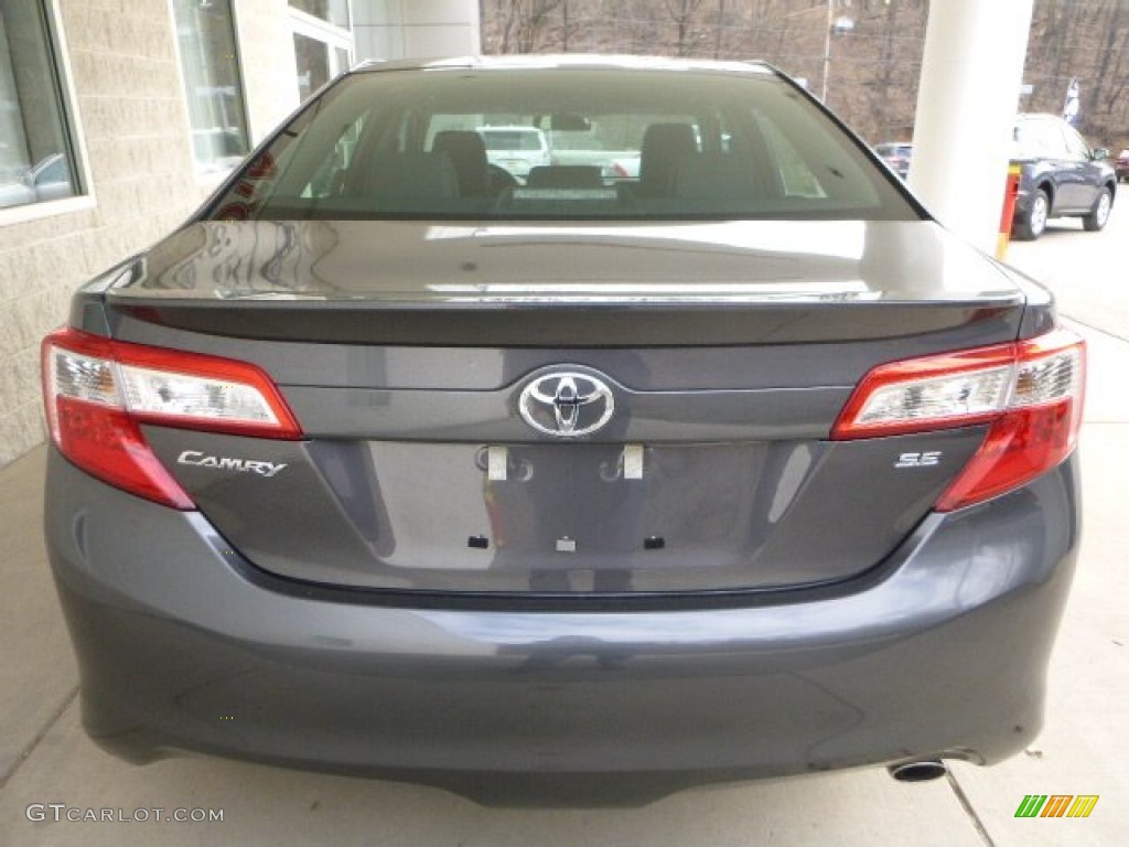 2013 Camry SE - Magnetic Gray Metallic / Black photo #3