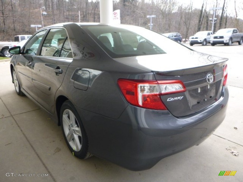 2013 Camry SE - Magnetic Gray Metallic / Black photo #4