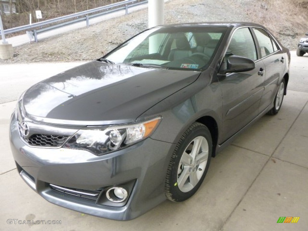 2013 Camry SE - Magnetic Gray Metallic / Black photo #5