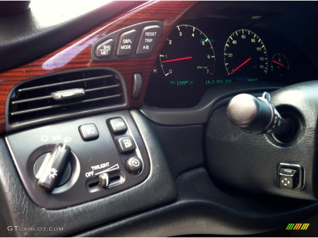 2002 Cadillac DeVille Sedan Controls Photo #79373475