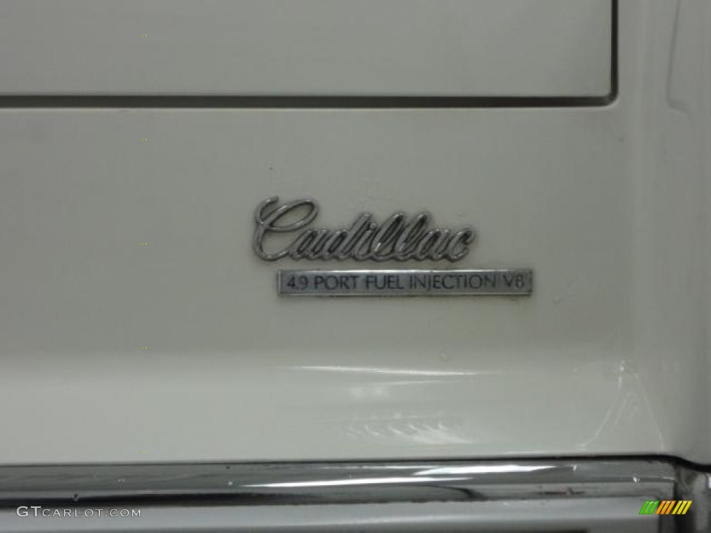 1992 Cadillac DeVille Sedan Marks and Logos Photo #79374149