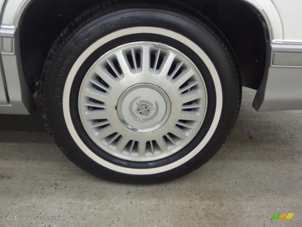 1992 Cadillac DeVille Sedan Wheel Photo #79374516
