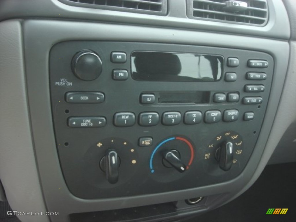 2007 Ford Taurus SE Controls Photo #79375636