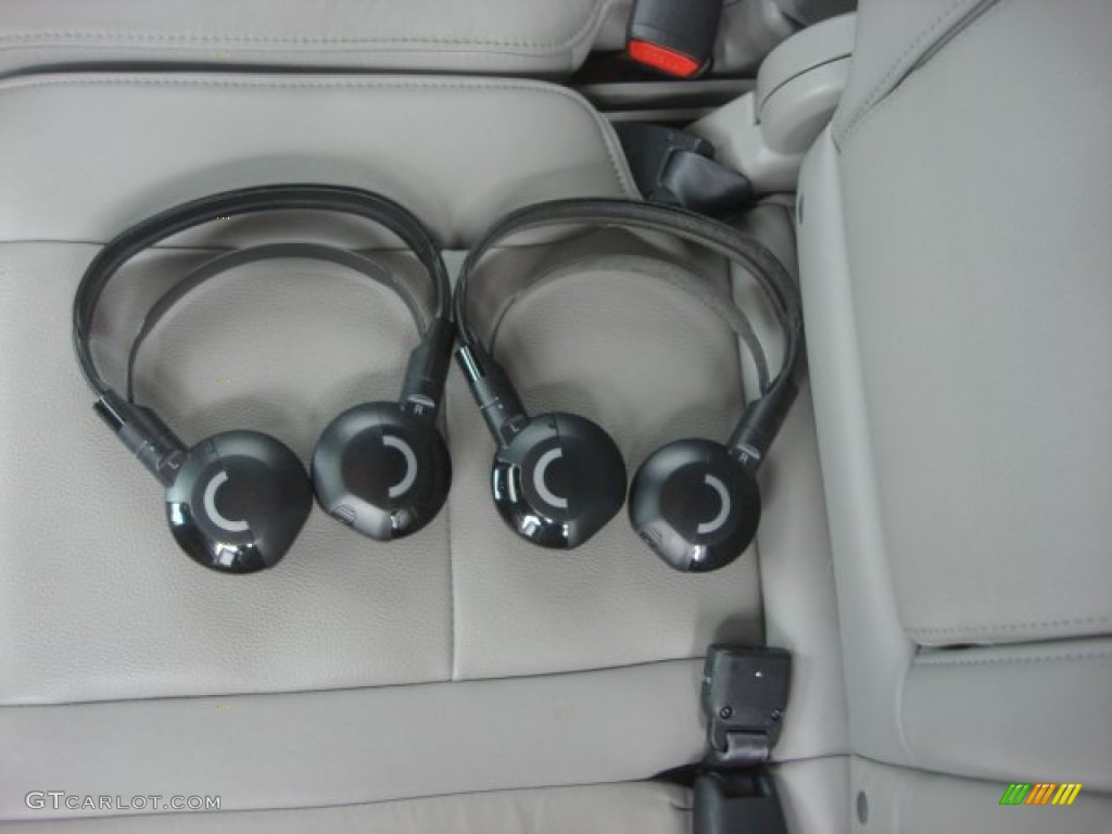 2011 Pilot Touring 4WD - White Diamond Pearl / Gray photo #14