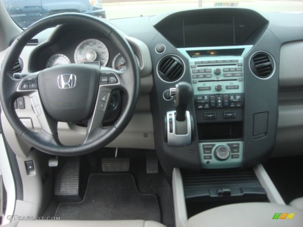 2011 Pilot Touring 4WD - White Diamond Pearl / Gray photo #16