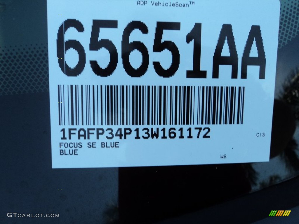 2003 Focus SE Sedan - Twilight Blue Metallic / Medium Graphite photo #32