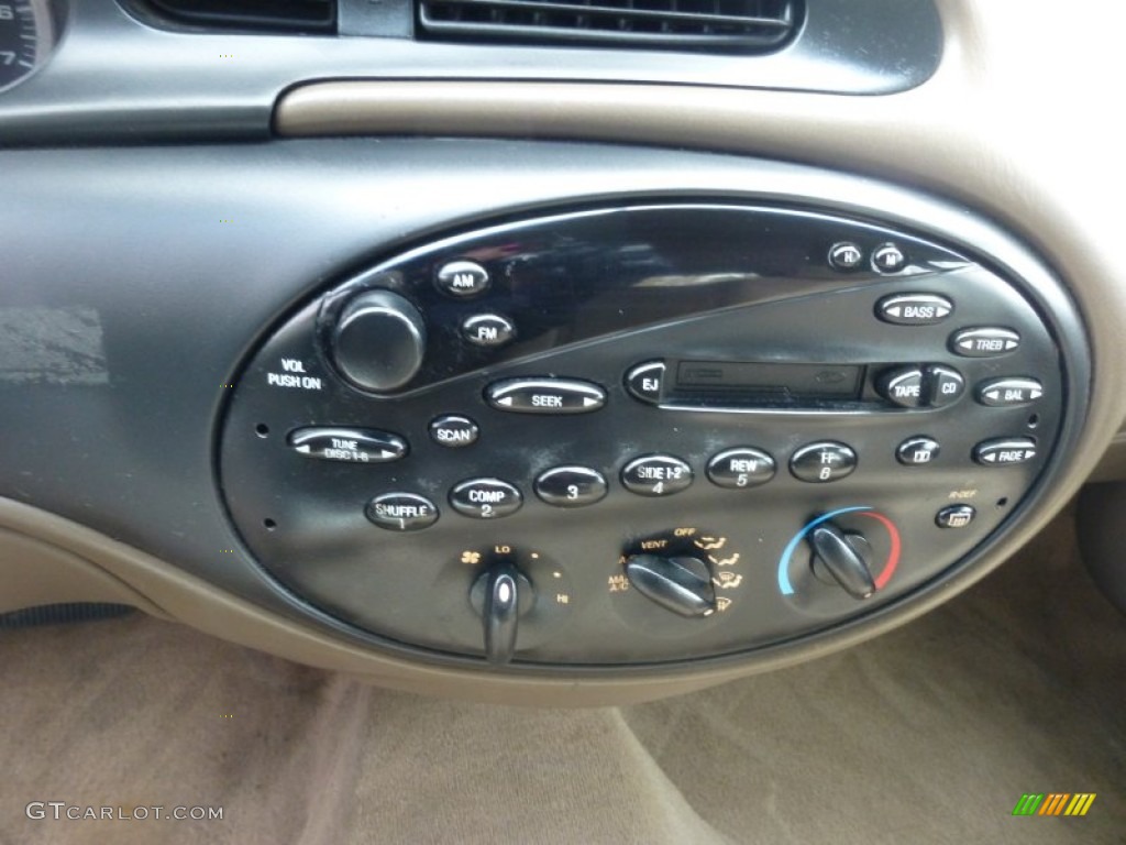 1999 Ford Taurus SE Wagon Controls Photo #79380995