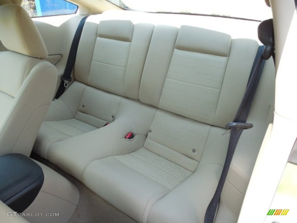 Medium Parchment Interior 2005 Ford Mustang V6 Deluxe Coupe Photo #79381981