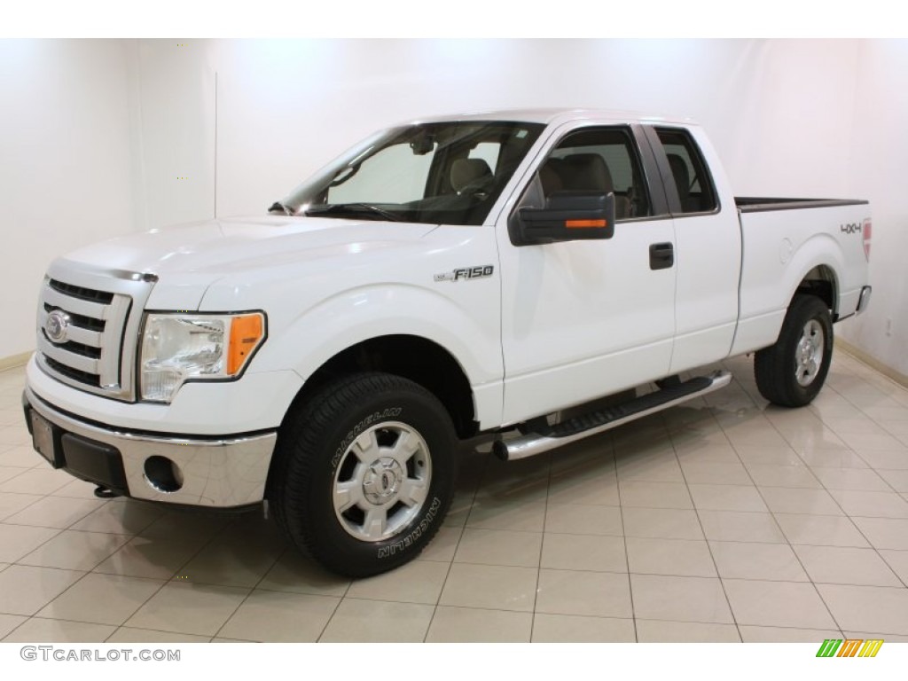 2010 F150 XLT SuperCab 4x4 - Oxford White / Medium Stone photo #3