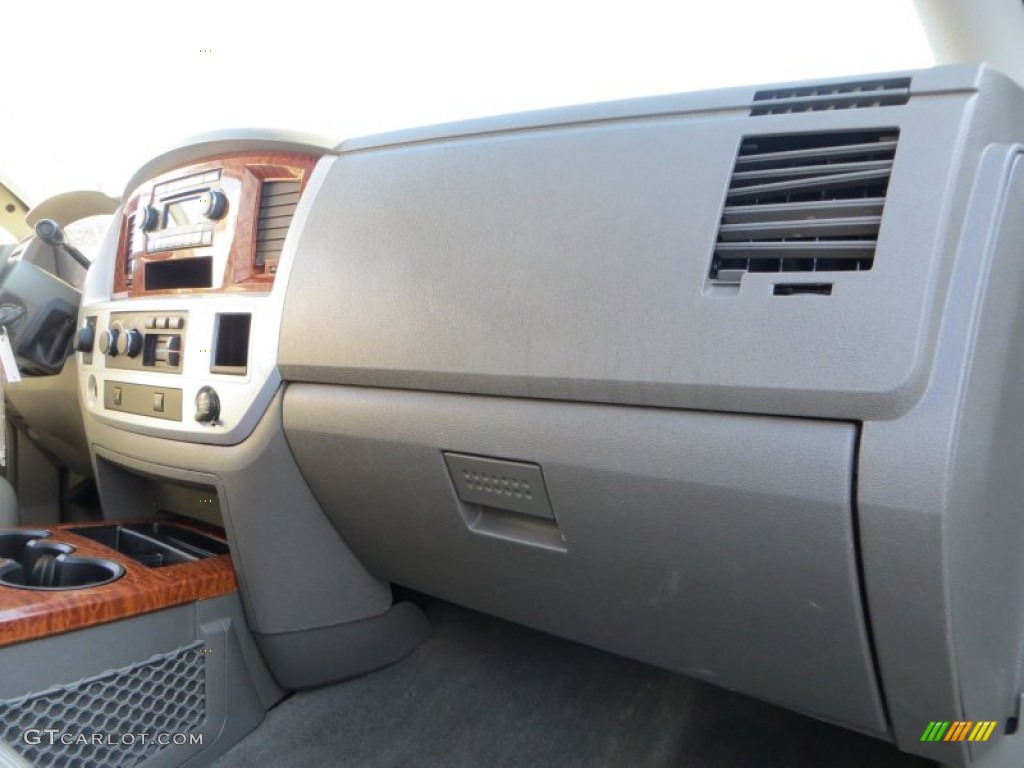 2006 Ram 2500 Laramie Mega Cab 4x4 - Black / Khaki photo #28