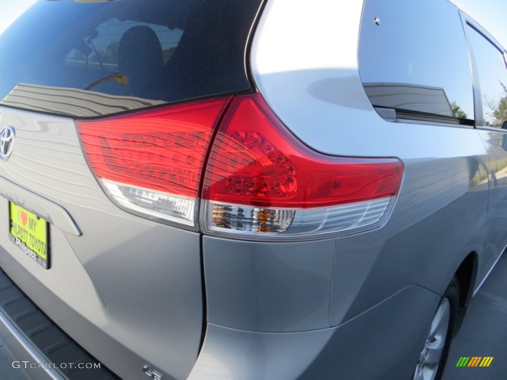 2012 Sienna LE - Silver Sky Metallic / Light Gray photo #19