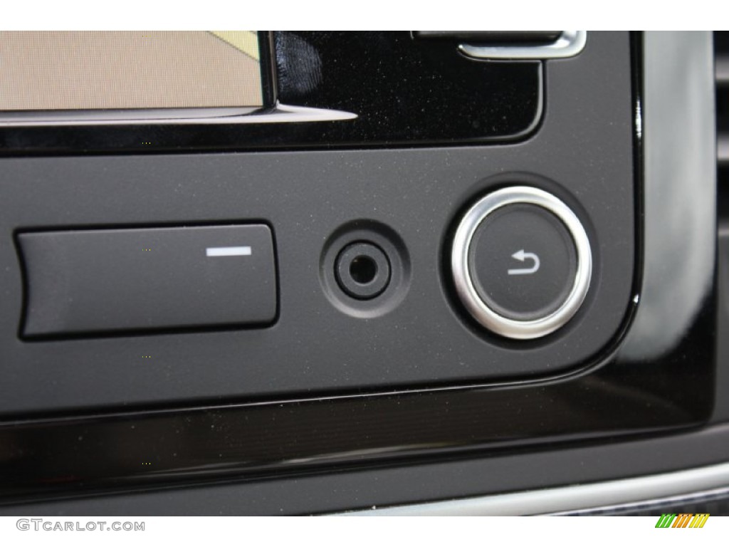 2013 Volkswagen Beetle Turbo Convertible Controls Photo #79397634