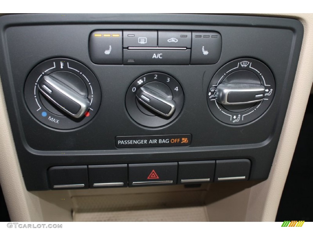 2013 Volkswagen Beetle Turbo Convertible Controls Photo #79397648