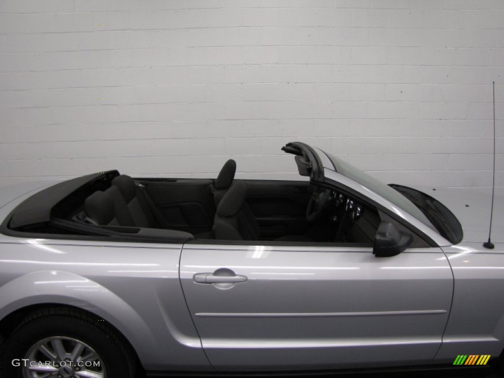 2007 Mustang V6 Deluxe Convertible - Satin Silver Metallic / Dark Charcoal photo #7