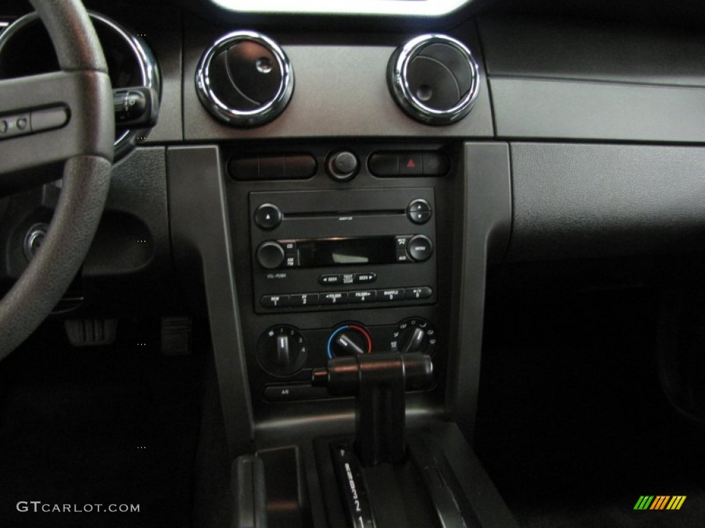 2007 Mustang V6 Deluxe Convertible - Satin Silver Metallic / Dark Charcoal photo #26