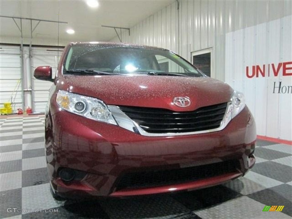 2012 Sienna LE - Salsa Red Pearl / Bisque photo #2