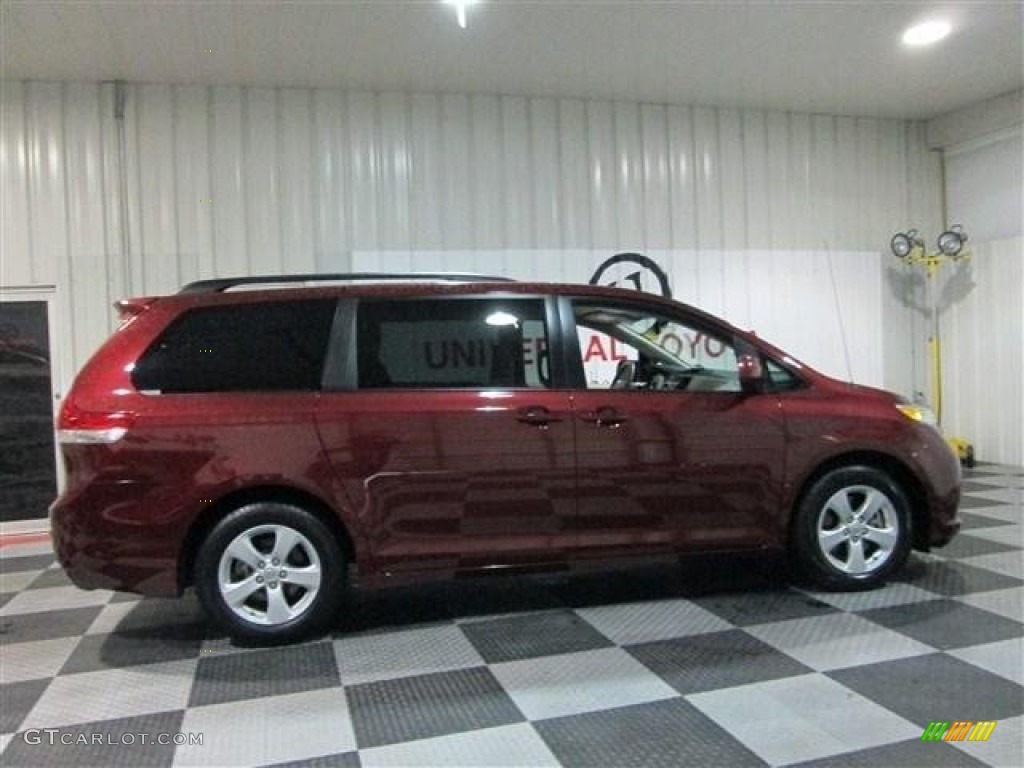 2012 Sienna LE - Salsa Red Pearl / Bisque photo #7