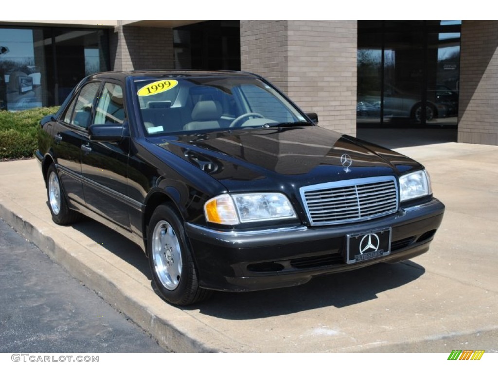 Obsidian Black Metallic Mercedes-Benz C