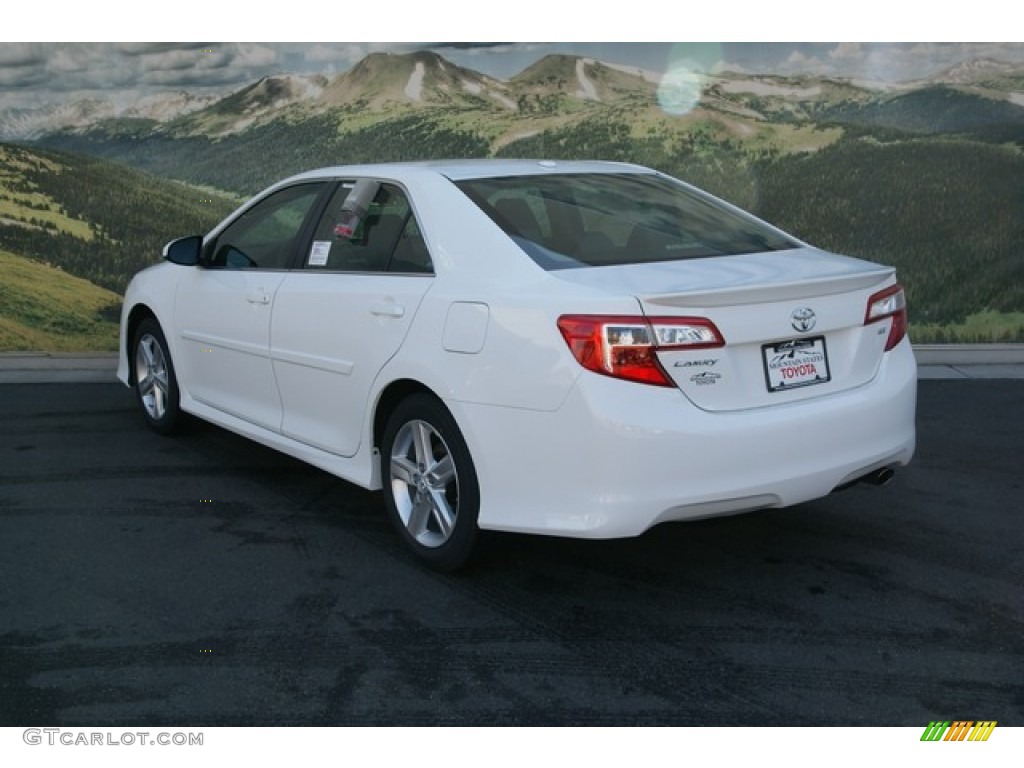 2013 Camry SE - Super White / Black/Ash photo #2