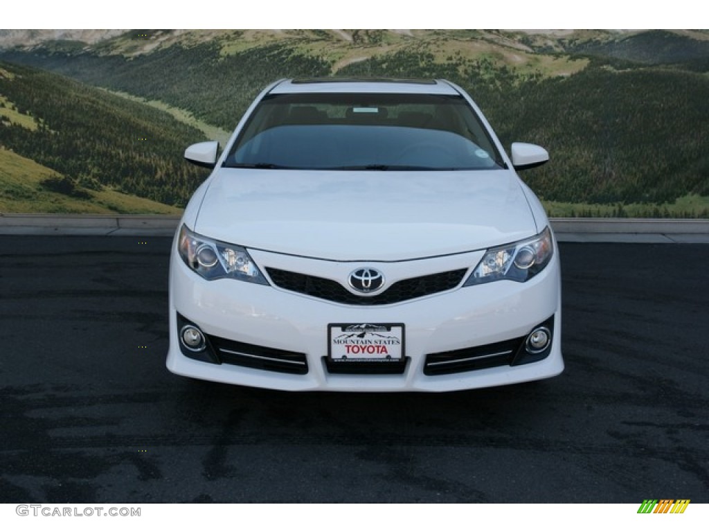 2013 Camry SE - Super White / Black/Ash photo #3