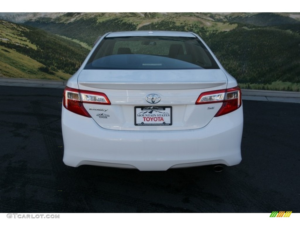 2013 Camry SE - Super White / Black/Ash photo #4