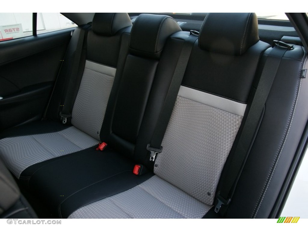 2013 Camry SE - Super White / Black/Ash photo #7